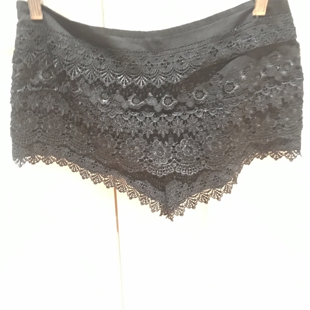X TAREN Black Lace Shorts with side zipper